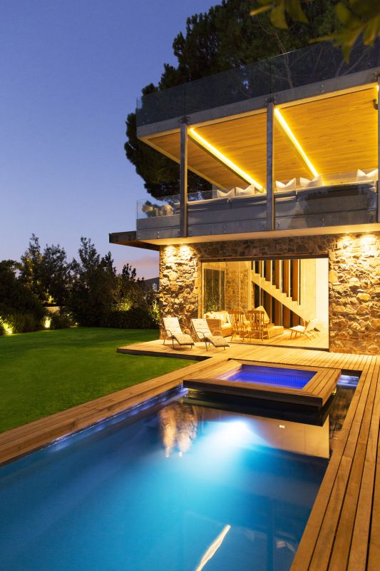Custom Pool Deck Lighting